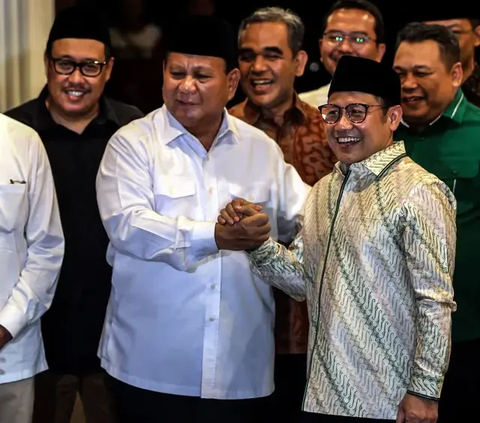 Tuai Pujian, Adab Prabowo Geser Podium Agar Tak Membelakangi Para Ulama