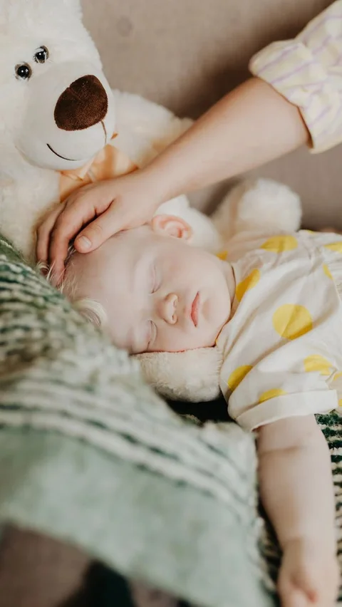 5. Membuat bayi tidur lebih lama dibandingkan dengan bayi yang tidak melakukan latihan tidur.<br />6. Membuat bayi bisa tidur lebih cepat dan bisa tidur kembali ketika terbangun. <br />7. Meningkatkan suasana hati bayi ketika bangun karena mendapatkan tidur yang berkualitas.<br />8. Menurunkan risiko pediatric insomnia yang membuat bayi tidak bisa tidur di malam hari.