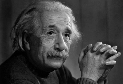 Tingginya selera musik Einstein ini menjadi nilai lebih bagi Elsa yang merupakan istri kedua Einstein.