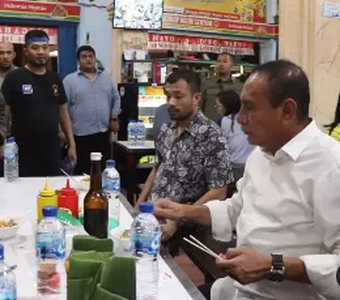 Lapar Usai Nonton PSMS Medan di Stadion Teladan, Eks Pangkostrad Ini Mampir ke Warkop Makan Indomie Bangladesh