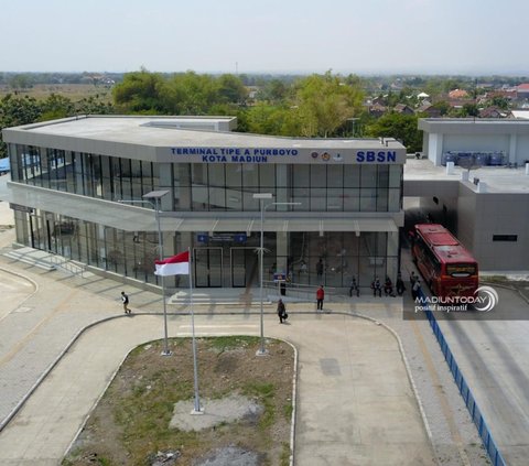 Penampilan terminal Tipe A Purboyo Madiun kini tampak berbeda. Revitalisasi yang dilakukan terhadap Terminal Purboyo selesai dikerjakan pada 13 Juli 2023 lalu. Kini, Terminal Purboyo dengan wajah baru sudah difungsikan.