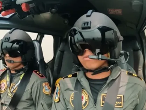 Atraksi Memukau Pilot Pesawat & Helikopter TNI