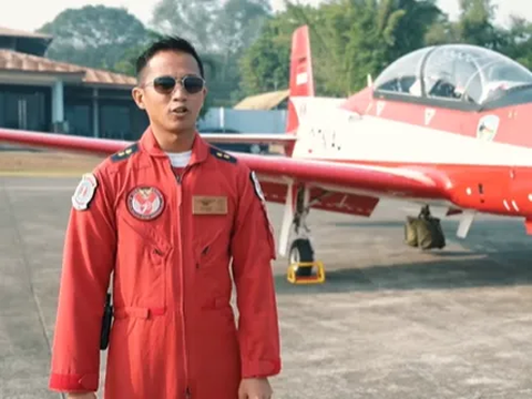 Profil Pilot di Balik Atraksi Fly Pass TNI AU