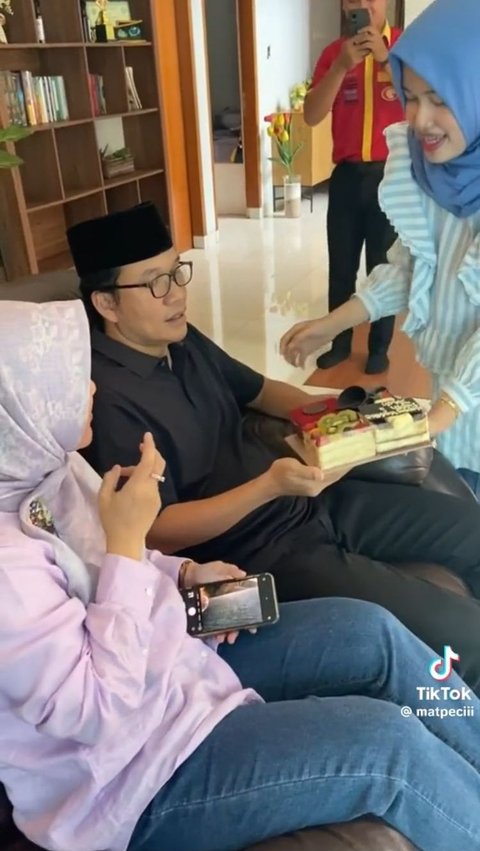 Akur, Ini Momen Istri Kedua Rayakan Anniversary ke-17 Suami dan Istri Pertama