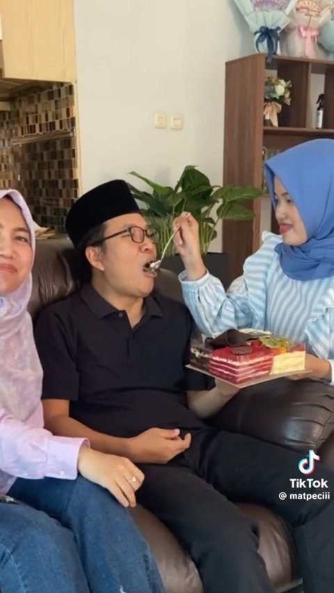 Akur, Ini Momen Istri Kedua Rayakan Anniversary ke-17 Suami dan Istri Pertama