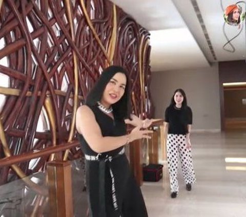 Ada Lobi Sebesar Mall Hingga Ruang TV Bisa Buat Main Basket, Ini Sederet Potret Rumah Mewah Milik Sandra Dewi Yang Luput Dari Sorotan