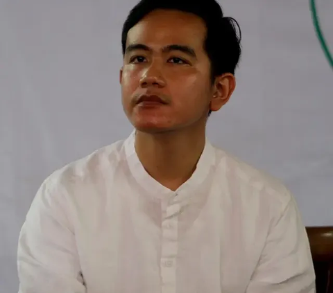 VIDEO:  Ngakak! Gibran Ledek Budiman Sudjatmiko: Enggak Jadi Dipecat PDIP, Mas?