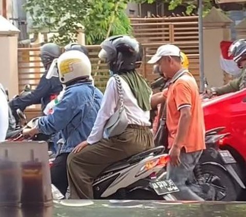 Telaten dalam Bekerja dan Murah Senyum, Aksi Tukang Parkir Ini Banjir Pujian