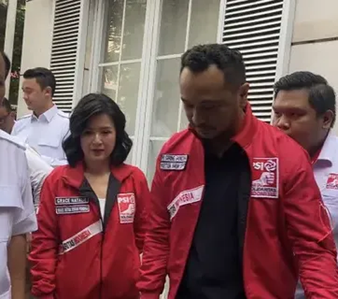 Ketua Umum Partai Solidaritas Indonesia Giring Ganesha meminta maaf kepada Wali Kota Solo Gibran Rakabuming terkait insiden kader PSI ingin memakaikan jaket kepada putra presiden itu. 