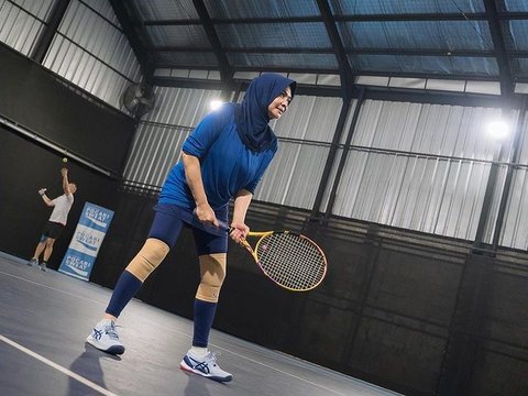 Potret Mama Rieta Ikut Pertandingan Tenis 'Andara Cup', Dapat Hadiah Uang Segepok