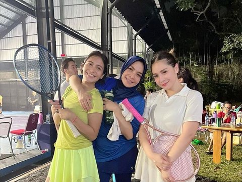 Potret Mama Rieta Ikut Pertandingan Tenis 'Andara Cup', Dapat Hadiah Uang Segepok