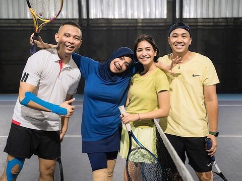 Potret Mama Rieta Ikut Pertandingan Tenis 'Andara Cup', Dapat Hadiah Uang Segepok