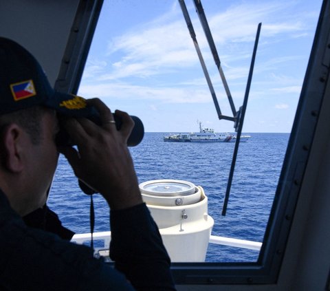 FOTO: Laut China Selatan Memanas, Kapal Penjaga Pantai China Cegat Kapal Sewaan Militer Filipina, AS-Jepang-Australia Mau Kirim Kapal Perang