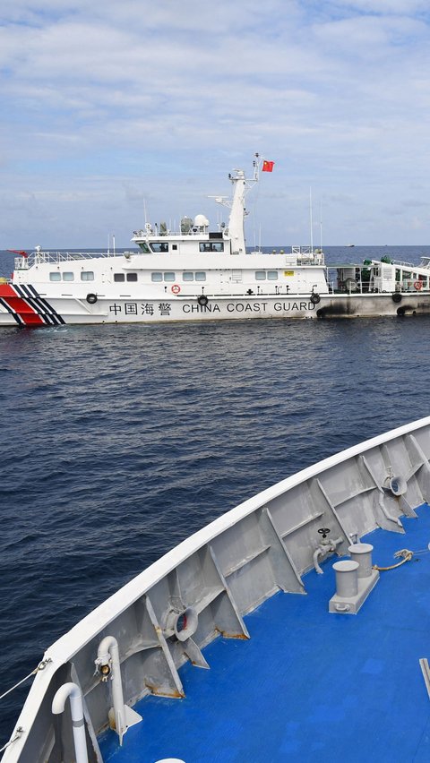 Sebelumnya pada 5 Agustus 2023, kapal penjaga pantai China menembak kapal pasokan Filipina dengan meriam air yang kuat.<div>Penembakan itu dilakukan karena kapal Filipina melakukan pelayaran tanpa izin.</div>