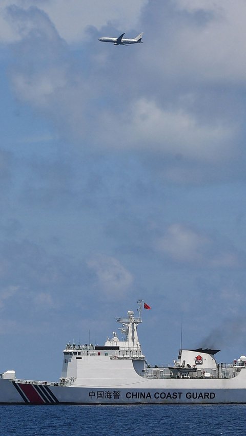 FOTO: Laut China Selatan Memanas, Kapal Penjaga Pantai China Cegat Kapal Sewaan Militer Filipina, AS-Jepang-Australia Mau Kirim Kapal Perang