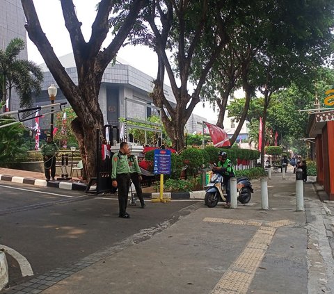 Trotoar DPRD DKI Jakarta Jadi Parkiran Sepeda Motor, Ini Penyebabnya