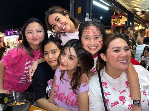 Galeri Foto Bridal Shower Gritte Agatha di Thailand, Kehadiran Fuji, Gisella Anastasia, dan Momen Unik Pria Berbusana Lingerie