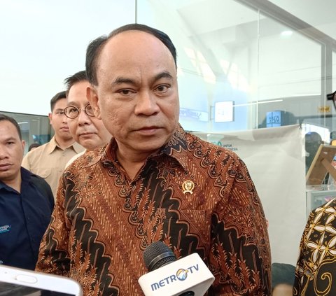 Menteri Komunikasi dan Informatika Budi Arie Setiadi menegaskan akan memutuskan akses atau take down aplikasi pinjaman online (pinjol) ilegal, seperti kripto atau investasi bodong yang tersebar di masyarakat luas.