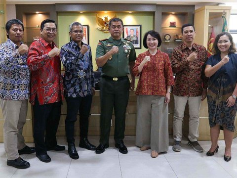 FOTO: Momen Akrab Pangkostrad Silaturahmi dengan SCM, Pamerkan Program Air Bersih Besutan TNI AD