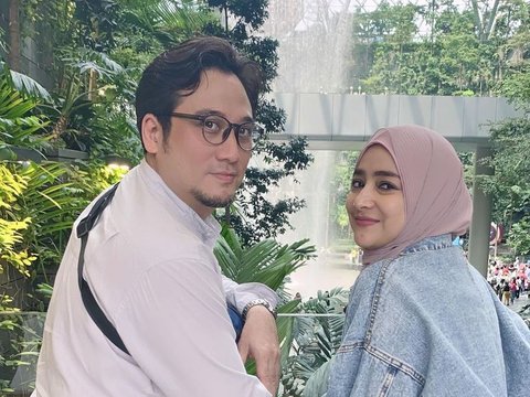 Potret Liburan Bersama Suami dan Dua Putra Cindy Fatikasari, Kini Lebih Menawan Setelah Anak Perempuannya Menikah