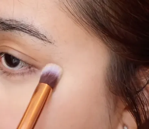 Peek at How American MUAs Create Flawless Under Eye Concealer