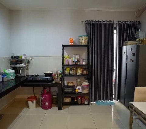 Potret Rumah Komika Dicky Difie, Bergaya Minimalis 2 Lantai Ada Kamar Khusus Kucing