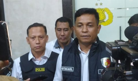 Ridwan menambahkan tiga anggotanya yang melakukan penangkapan terhadap D sudah menyerahkan diri ke Seksi Profesi dan Pengamanan (Propam) Polrestabes Makassar.