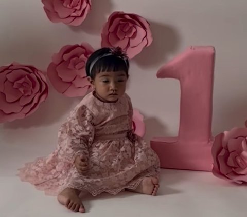 10 Potret Terbaru Amala Anak Irish Bella Kini Menginjak 1 Tahun, Cute Banget!