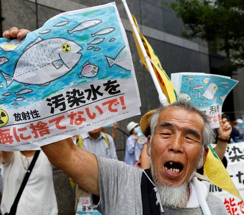 Rencana Jepang membuang limbah radioaktif yang telah diolah dari pembangkit listrik tenaga nuklir Fukushima Daiichi yang lumpuh akibat tsunami menimbulkan reaksi protes warganya hingga negara-negara tetangga.