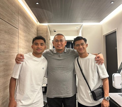 Ini potret Andre Rosiade bareng Arhan dan Asnawi. Diketahui Andre mengidolakan sang menantu saat bermain di Timnas Indonesia.