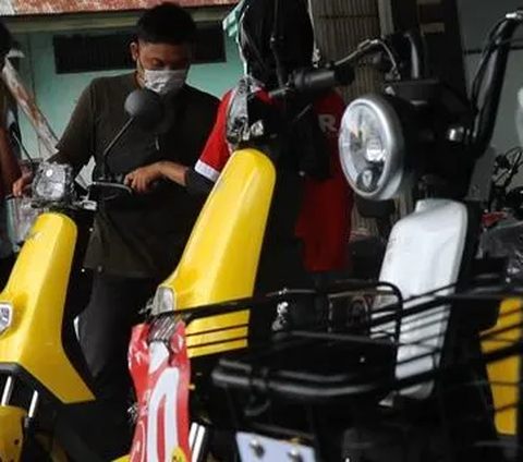 Sebagai informasi, seorang bocah berusia 12 tahun yang mengendarai motor listrik meninggal dunia terlindas mobil truk sampag di kawasan Dago, Kota Bandung, Jawa Barat pada Sabtu (5/8) lalu. 