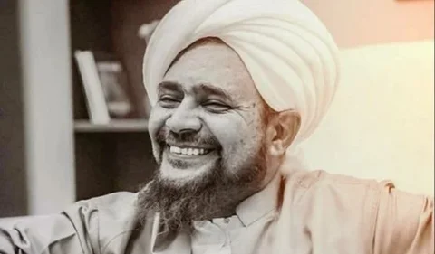 Habib Umar bin Hafidz lahir dan tumbuh di keluarga ulama yang terletak di Tarim, Hadramaut, Yaman. <br>