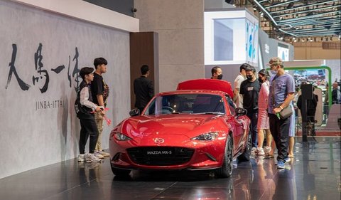 Menariknya, di GIIAS  Mazda<br />Indonesia juga menghadirkan unit special di atas panggung, Roadster ikonik: MX-5 RF Manual Transmission. <br>Sementara All-New Mazda CX-60 terjual 41 Unit. <br><br>