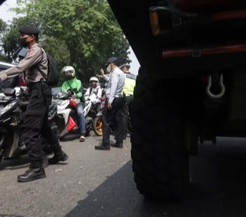 Penjagaan petugas gabungan polisi hingga TNI seperti terekam dalam video diunggah akun instagram @jakarta.terkini.