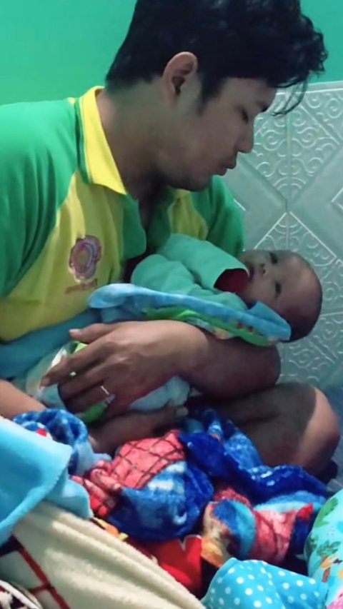 Viral Video Ayah Gendong Bayinya Sambil Terkantuk-Kantuk, Dibanjiri Curhatan Ibu-Ibu