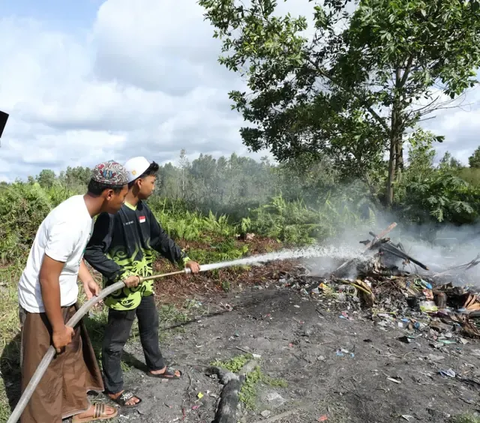 Pembakaran lahan itu tidak diantisipasi dengan memaksilkan penjagaan dan pemadaman sehingga api menjalar ke areal sekitar dan sulit dipadamkan karena semakin membesar.