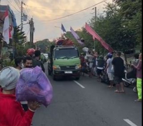 Jogja Darurat Sampah, Curhatan Ozie 'Bu Tejo' Ini  Curi Perhatian