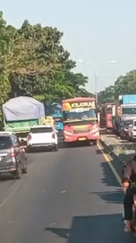 Catat! Sandi Bus Malam dengan Lampu Sein, Jangan Asal Menyalip