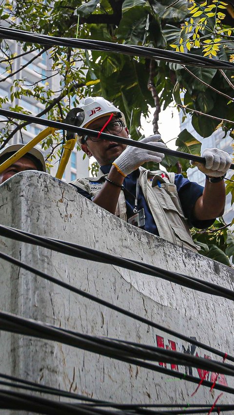 Adanya korban karena kabel semrawut dan melintang di jalanan Ibu Kota sudah menjadi sorotan publik, termasuk perhatian kalangan para pejabat di DPRD DKI Jakarta.