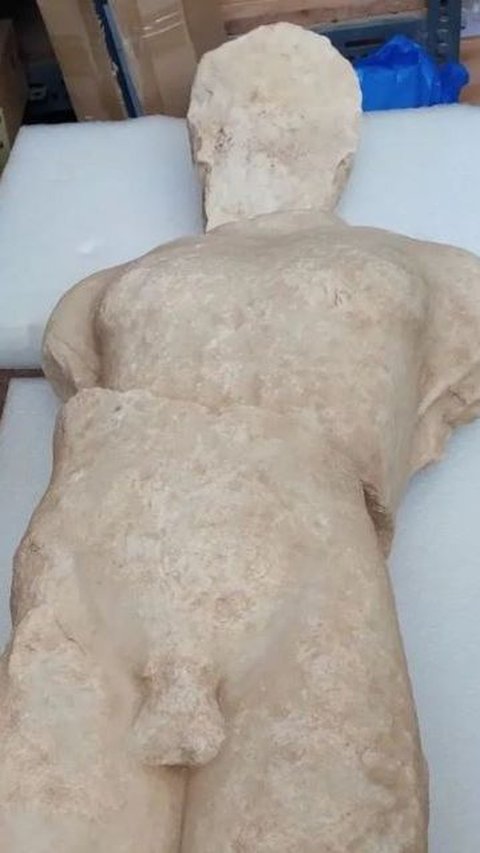 Patung Pemuda Bugil Ditemukan di Kota yang Terbengkalai, Ternyata Sosok Dewa Yunani 