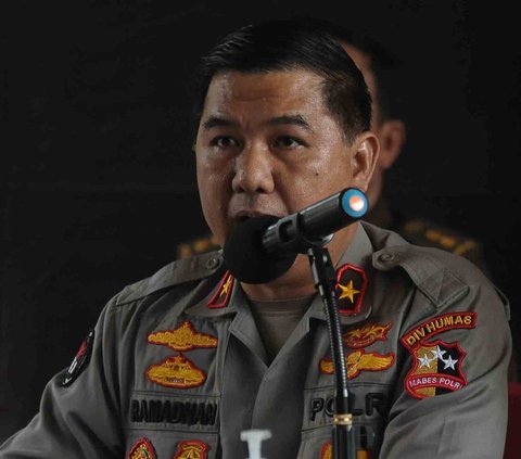 Direktorat Tindak Pidana Narkoba (Dittipidnarkoba) Bareskrim Polri membongkar kasus tindak pidana pencucian uang (TPPU) yang dilakukan bandar narkoba jaringan Malaysia-Indonesia.<br><br>Dirtipid Narkoba, Brigjen Mukti Juharsa mengatakan pelaku inisial FA yang merupakan bandar narkoba berhasil diamankan oleh pihaknya.<br>