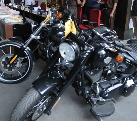 FOTO: Bareskrim Sita Aset Bandar Narkoba Hasil TPPU Senilai Rp89 Miliar, Ada Harley Davidson hingga Mobil Mewah