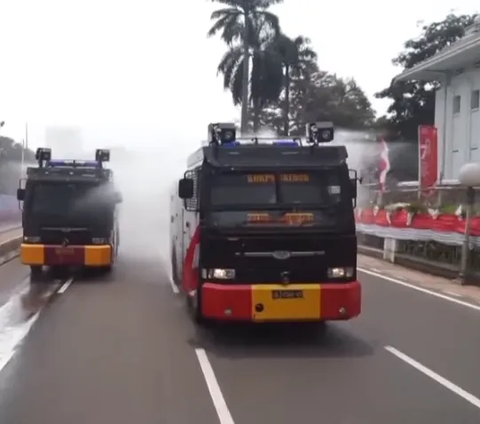 Moment Water Canon Soak Sudirman-Thamrin Area, Reducing the Impact of Air Pollution