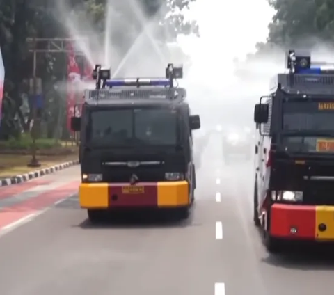 Moment Water Canon Soak Sudirman-Thamrin Area, Reducing the Impact of Air Pollution