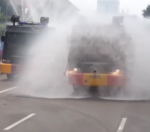 Moment Water Canon Soak Sudirman-Thamrin Area, Reducing the Impact of Air Pollution