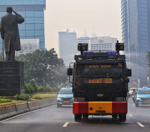 Moment Water Canon Soak Sudirman-Thamrin Area, Reducing the Impact of Air Pollution