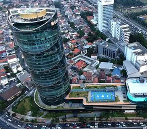 'Tentunya, acara kali ini sangat menarik. Mari kita bersama mendukung UMKM Indonesia naik kelas,' tutup Okki.