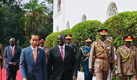 Sebelumnya, Presiden Jokowi Jokowi melakukan kunjungan kerja ke empat negara di kawasan Afrika, Minggu (20/8/2023). Ini merupakan pertama kalinya Jokowi mengunjungi kawasan Afrika, sejak dirinya menjabat presiden pada 2014 lalu.