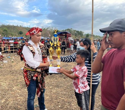 Cara Putra Herman Hery Stevano Rawat Kebudayaan Lokal Tanah Leluhurnya