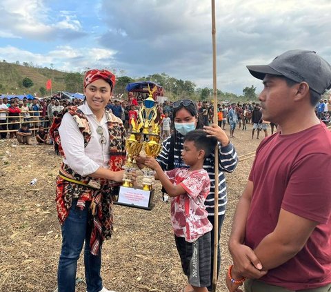 Cara Putra Herman Hery Stevano Rawat Kebudayaan Lokal Tanah Leluhurnya